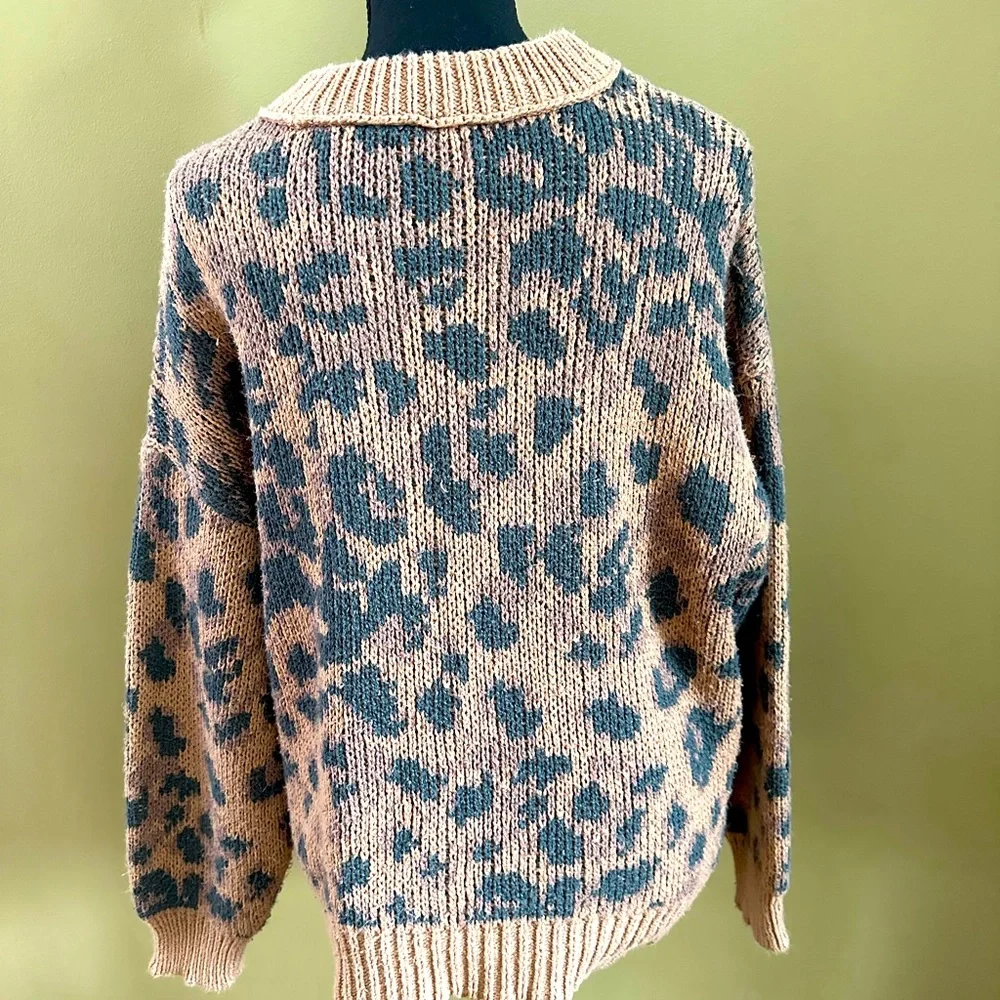 American Eagle Aerie Women’s crew neck leopard print sweater - Picture 6 of 6